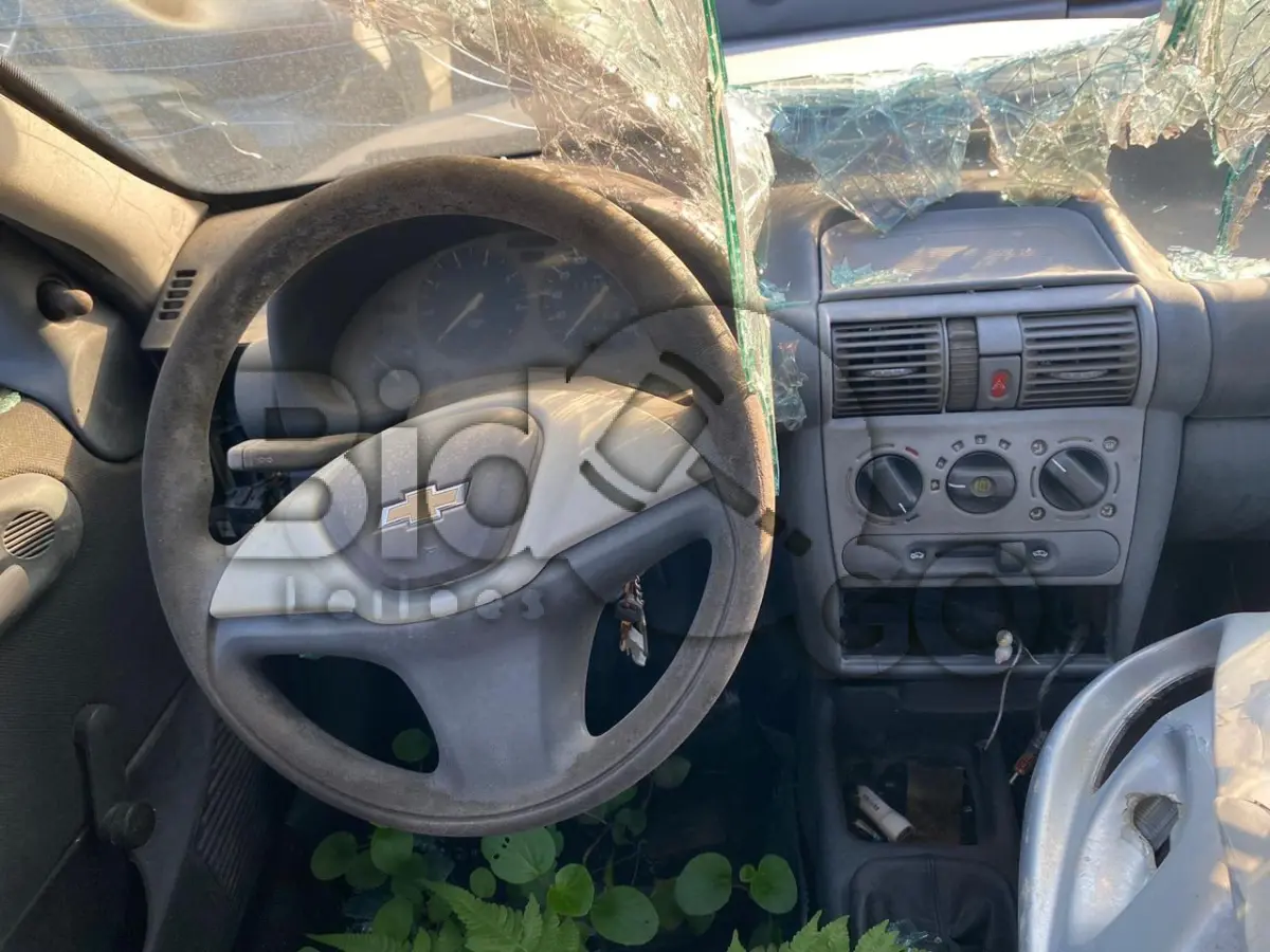 LOTE 003 - Espécie: PASSAGEIRO / Marca: GM / Modelo: CORSA CLASSIC / Placa: DBX8J51 / UF: SC / Município: Itajaí / Ano fabricação: 2003 / Ano modelo: 2003 / Cor: PRATA / Chassi: 9BGSB19X03B199278 / Motor: 8K0009331 / RENAVAM: 807903981
