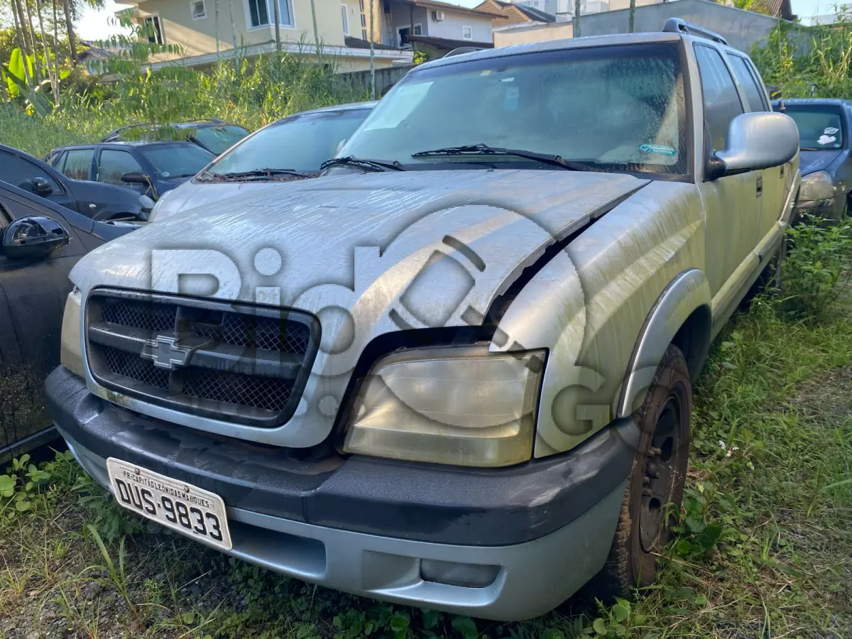 LOTE 005 - SUCATA AUTOMOTIVA COM MOTOR SERVIVEL - Espécie: ESPECIAL / Marca: GM / Modelo: S10 ADVANTAGE D / Placa: DUS9833 / UF: PR / Município: Capitão Leônidas Marques / Ano fabricação: 2007 / Ano modelo: 2007 / Cor: PRATA / Chassi: 9BG138HU08C408628 / Motor: N80007292 / RENAVAM: 00929513487