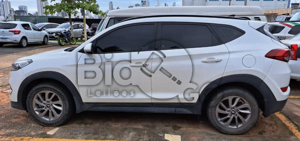 LOTE 017 - Espécie: MISTO / Marca: HYUNDAI / Modelo: TUCSON TURBO GLS / Placa: QJS5049 / UF: SC / Município: Balneário Camboriú / Ano fabricação: 2018 / Ano modelo: 2019 / Cor: BRANCA Chassi: 95PJ3812GKB009656 Motor: G4FJJU386922 RENAVAM: 01172600004 *APRESENTA CÂMBIO QUEBRADO