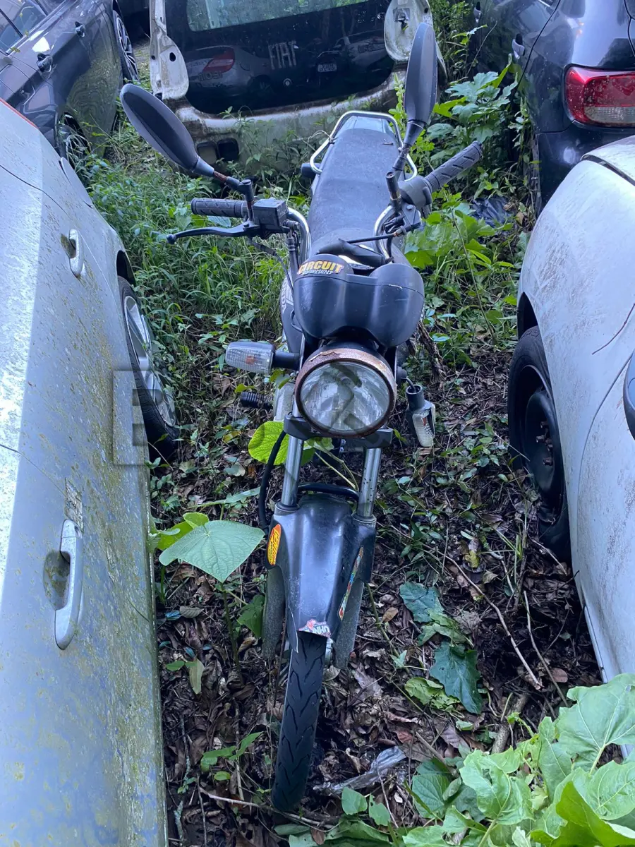 LOTE 005 - Espécie: PASSAGEIRO / Marca: HONDA / Modelo: CG 150 TITAN ESD / Placa: MGY0520 / UF: SC / Município: Joinville / Ano fabricação: 2004 / Ano modelo: 2005 / Cor: PRETA / Chassi: 9C2KC08205R027415 / Motor: KC08E25027415 / RENAVAM: 00845546520