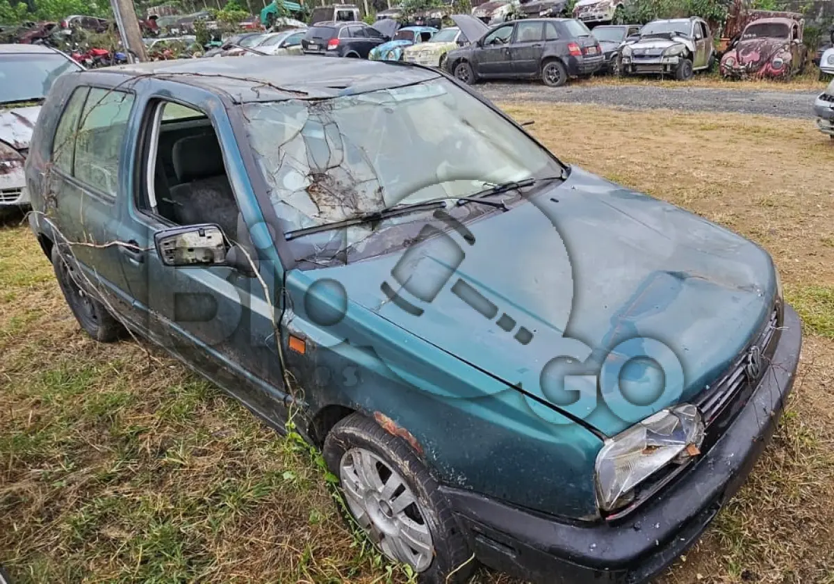 LOTE 005 - Espécie: AUTOMOVEL / Marca: IMP / Modelo: VW GOLF GL / Placa: LXF3216 / UF: SC / Município: Itajaí / Ano fabricação: 1995 / Ano modelo: 1995 / Cor: VERDE / Chassi: WVWCG81H9SW440553 / Motor: ACC235943 / RENAVAM: 637099729