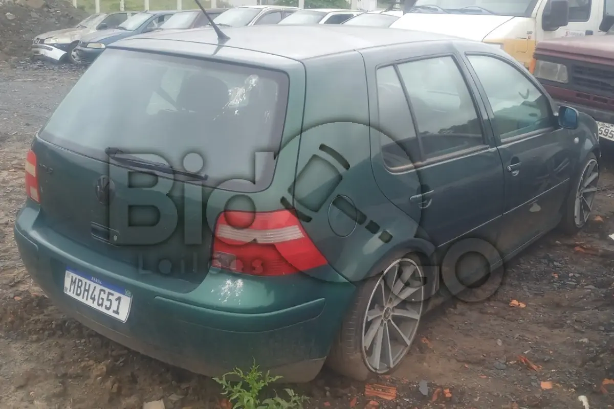 LOTE 028 - Espécie: PASSAGEIRO / Marca: VW / Modelo: GOLF / Placa: MBH4G51 / UF: SC / Município: Chapadão do Lageado / Ano fabricação: 2000 / Ano modelo: 2001 / Cor: VERDE / Chassi: 9BWCA01J614022036 / Motor: AKL724066 / RENAVAM: 00751218111