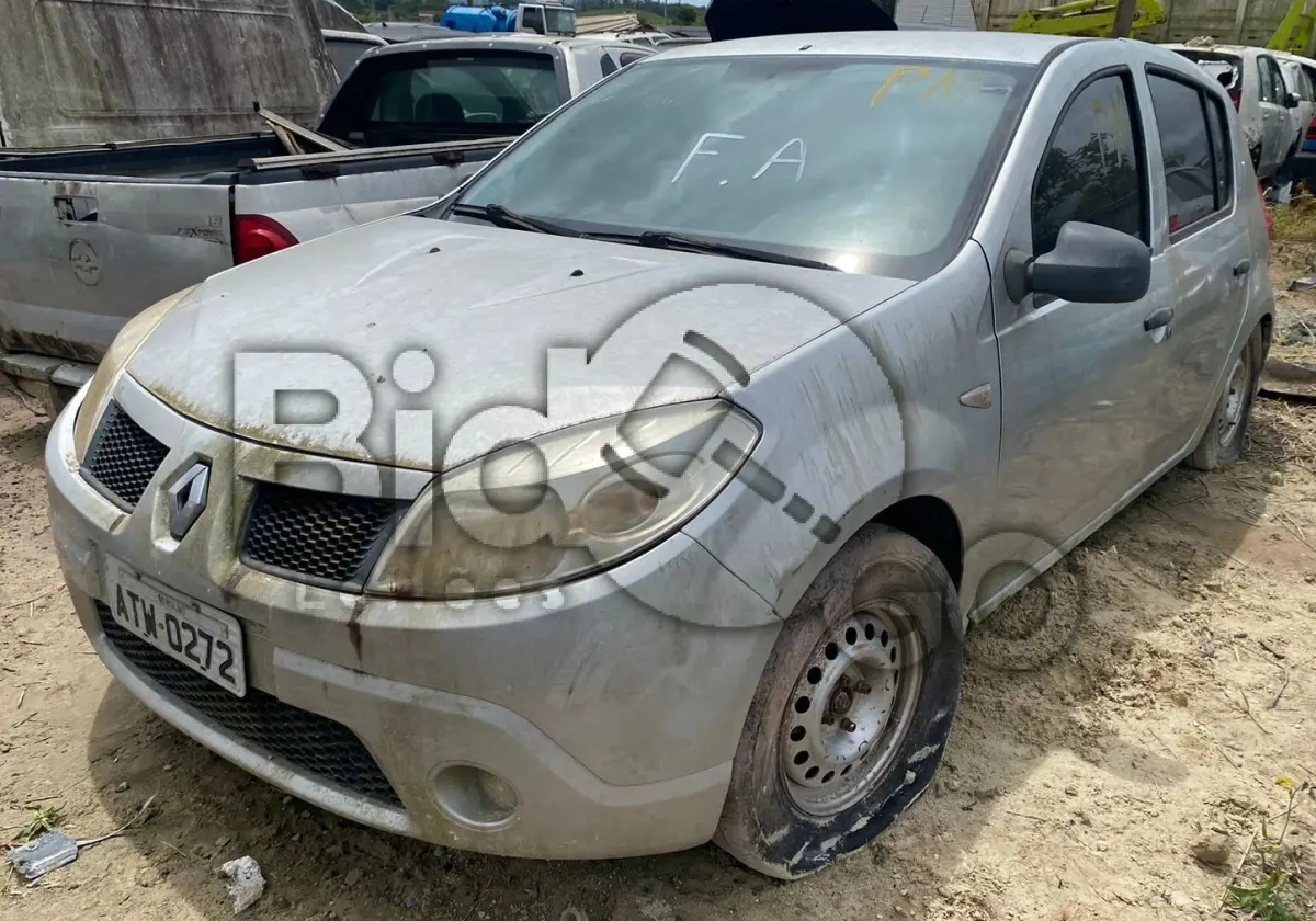 LOTE 004 - Espécie: PASSAGEIRO / Marca: RENAULT / Modelo: SANDERO AUT1016V / Placa: ATW0272 / UF: SC / Município: Itajaí / Ano fabricação: 2011 / Ano modelo: 2011 / Cor: PRATA / Chassi: 93YBSR6RHBJ784708 / Motor: D4DH760Q158248 / RENAVAM: 321893948