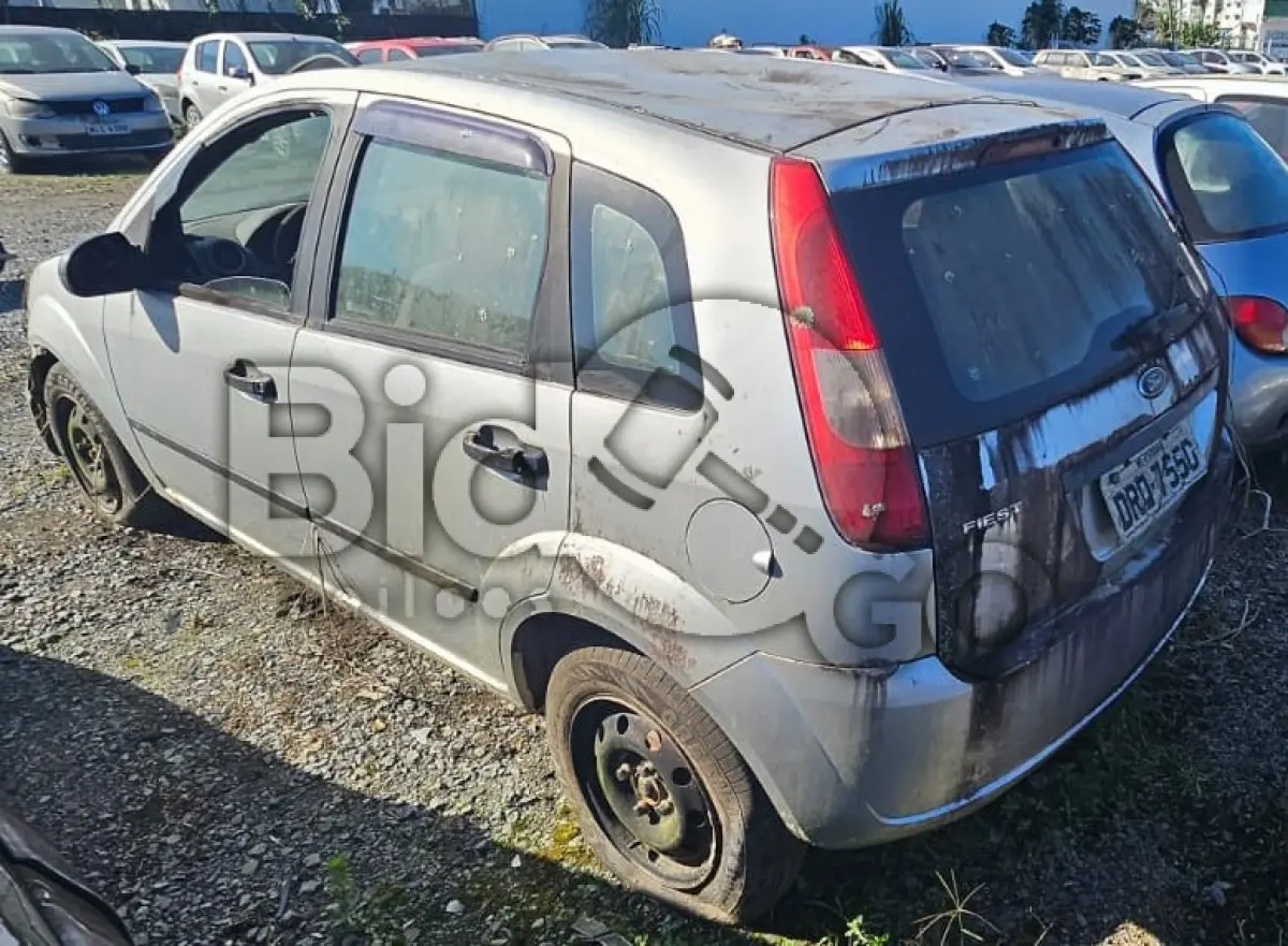 LOTE 020 - Espécie: AUTOMOVEL / Marca: FORD / Modelo: FIESTA / Placa: DRQ7550 / UF: MS / Município: Itaquiraí / Ano fabricação: 2005 / Ano modelo: 2006 / Cor: PRATA / Chassi: 9BFZF10B868419212 Motor: CAJA68419212 / RENAVAM: 870861255