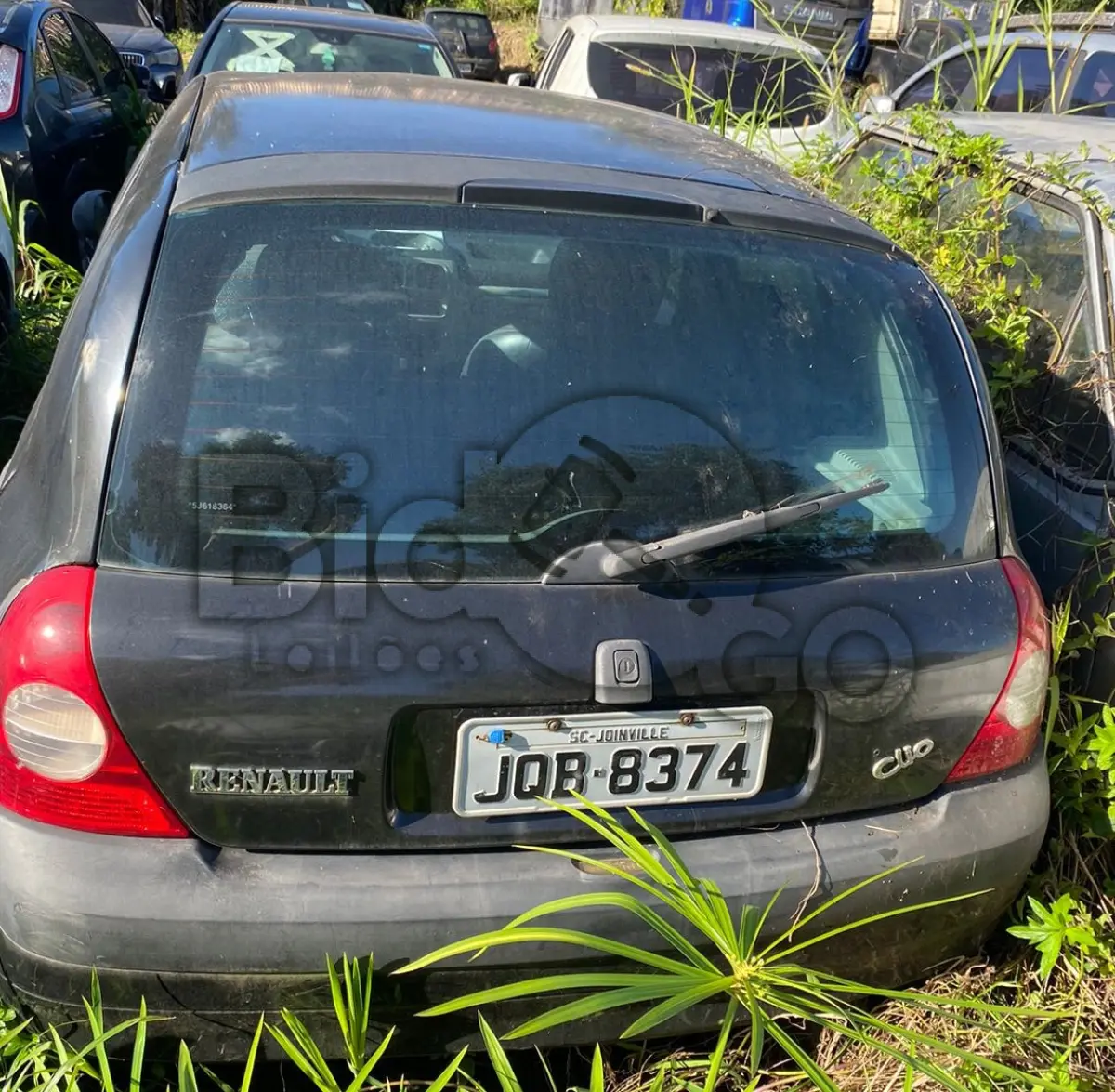 LOTE 002 - Espécie: AUTOMOVEL / Marca: RENAULT / Modelo: CLIO AUT 1.0 H / Placa: JQB8374 / UF: SC / Município: Joinville / Ano fabricação: 2005 / Ano modelo: 2005 / Cor: PRETA / Chassi: 93YBB0Y055J618364 / Motor:D7DC760Q031409 / RENAVAM: 857032003