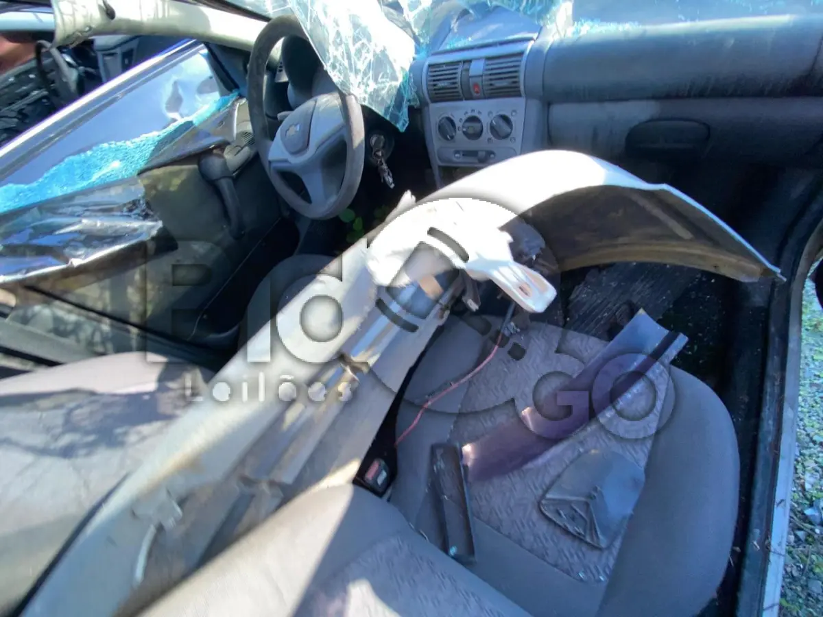 LOTE 003 - Espécie: PASSAGEIRO / Marca: GM / Modelo: CORSA CLASSIC / Placa: DBX8J51 / UF: SC / Município: Itajaí / Ano fabricação: 2003 / Ano modelo: 2003 / Cor: PRATA / Chassi: 9BGSB19X03B199278 / Motor: 8K0009331 / RENAVAM: 807903981