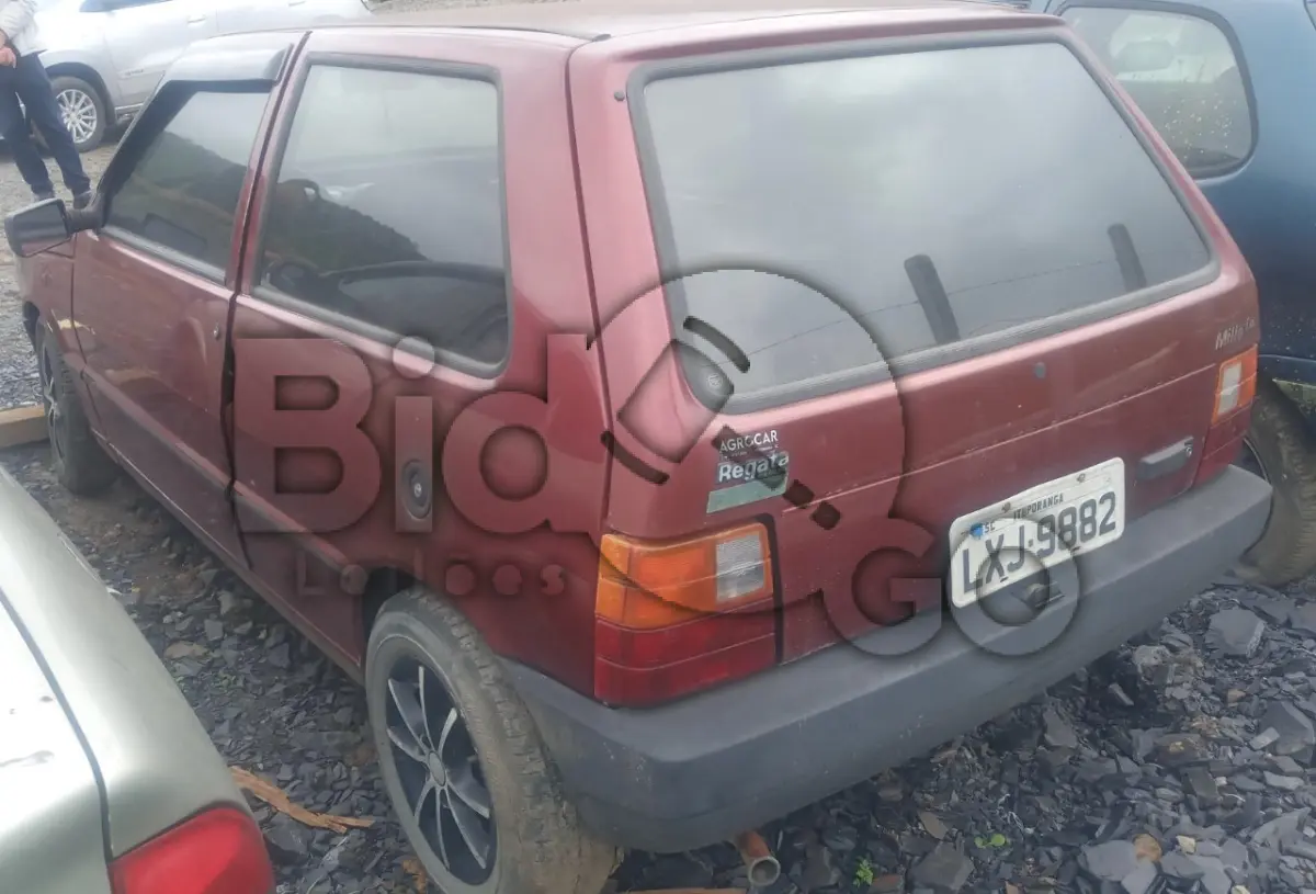LOTE 027 - Espécie: PASSAGEIRO / Marca: FIAT / Modelo: UNO MILLE IE / Placa: LXJ9882 / UF: SC / Município: Ituporanga / Ano fabricação: 1995 / Ano modelo: 1996 / Cor: VERMELHA / Chassi: 9BD146067S5630362 / Motor:146A70114451445 RENAVAM: 00648119742