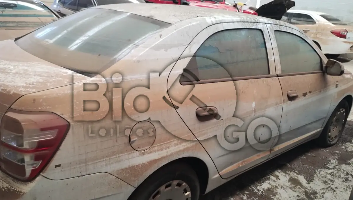 LOTE 007 - Espécie: PASSAGEIRO / Marca: CHEVROLET / Modelo: COBALT 1.4 LS / Placa: AVC6776 / UF: PR / Município: Sarandi / Ano fabricação: 2012 / Ano modelo: 2012 / Cor: BRANCA Chassi: 9BGJA69X0CB244988 / Motor: BK1014813 / RENAVAM: 00455866309 *Veículo afetado pela enchente