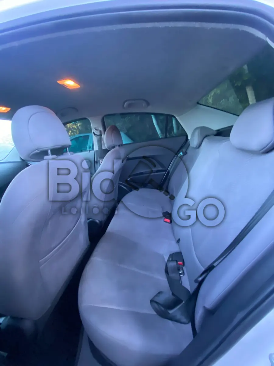 LOTE 010 - Espécie: PASSAGEIRO / Marca: HYUNDAI / Modelo: HB20S 1.6A PREM / Placa: MLJ7173 / UF: SC / Município: Florianópolis / Ano fabricação: 2013 / Ano modelo: 2014 / Cor: BRANCA Chassi:9BHBH41DBEP091431 / Motor: F4FACU713795 / RENAVAM: 536016640
