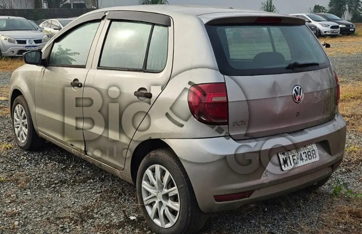 LOTE 006 - Espécie: AUTOMOVEL / Marca: VW / Modelo: FOX 1.0 GII / Placa: MIE4388 / UF: SC / Município: Jaraguá do Sul / Ano fabricação: 2011 / Ano modelo: 2012 / Cor: PRATA / Chassi: 9BWAA05Z7C4016157 / Motor: CCNA07743 / RENAVAM: 358320070