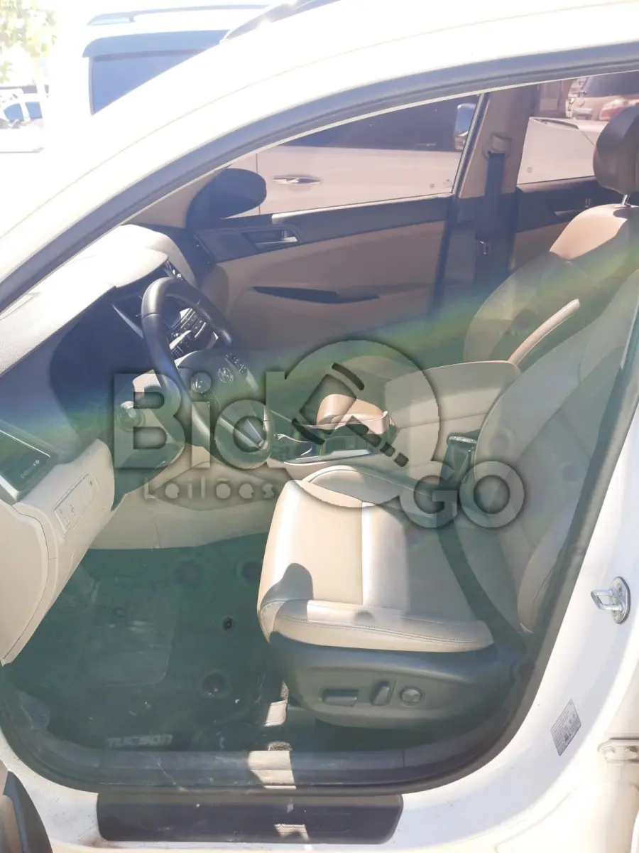 LOTE 017 - Espécie: MISTO / Marca: HYUNDAI / Modelo: TUCSON TURBO GLS / Placa: QJS5049 / UF: SC / Município: Balneário Camboriú / Ano fabricação: 2018 / Ano modelo: 2019 / Cor: BRANCA Chassi: 95PJ3812GKB009656 Motor: G4FJJU386922 RENAVAM: 01172600004 *APRESENTA CÂMBIO QUEBRADO