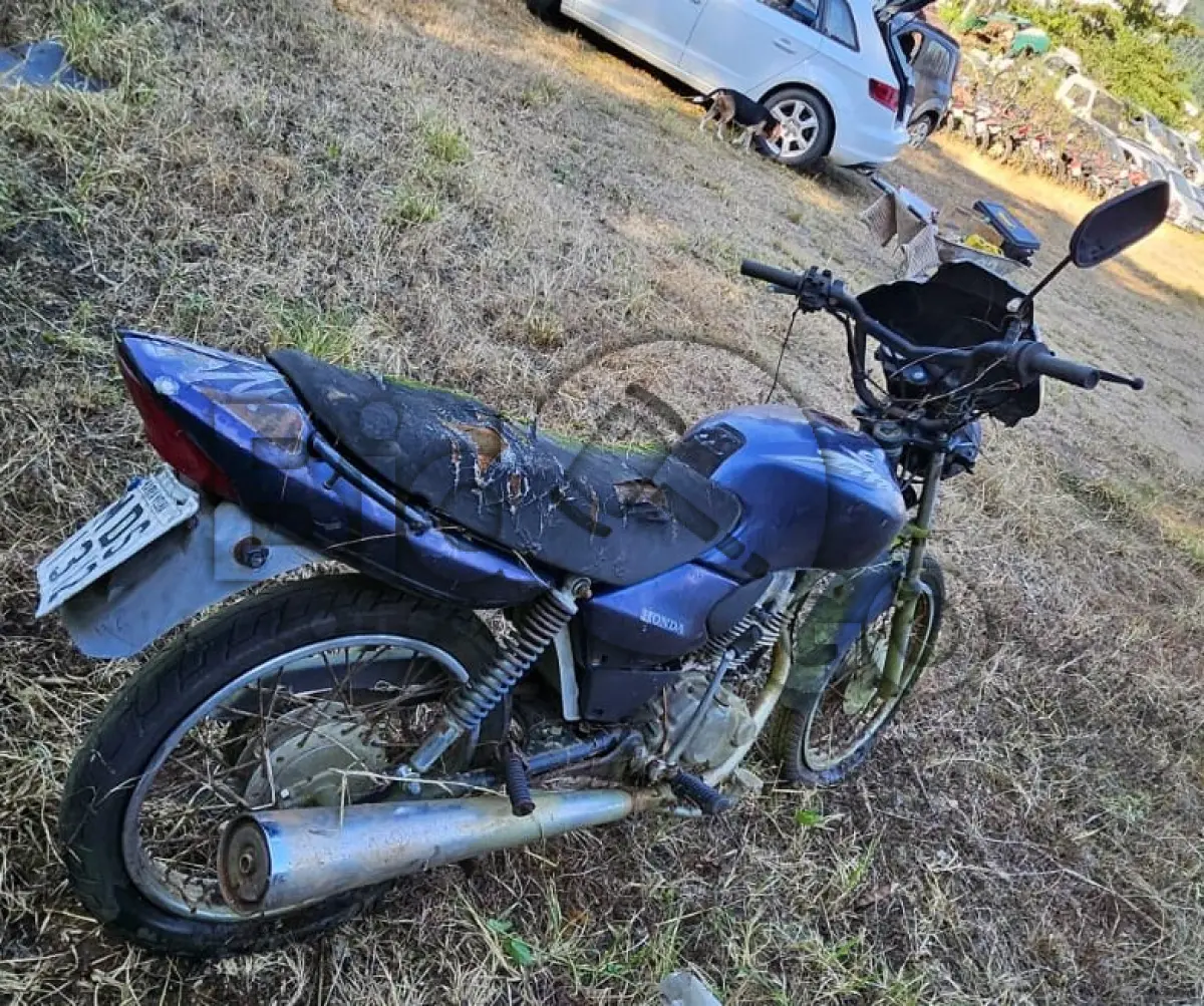 LOTE 016 - Espécie: MOTOCICLETA / Marca: HONDA / Modelo: CG 125 TITAN KSE / Placa: MDS1312 / UF: SC / Município: Barra Velha / Ano fabricação: 2003 / Ano modelo: 2003 / Cor: AZUL / Chassi: 9C2JC30213R639012 / Motor: JC30E23639012 / RENAVAM: 803025688