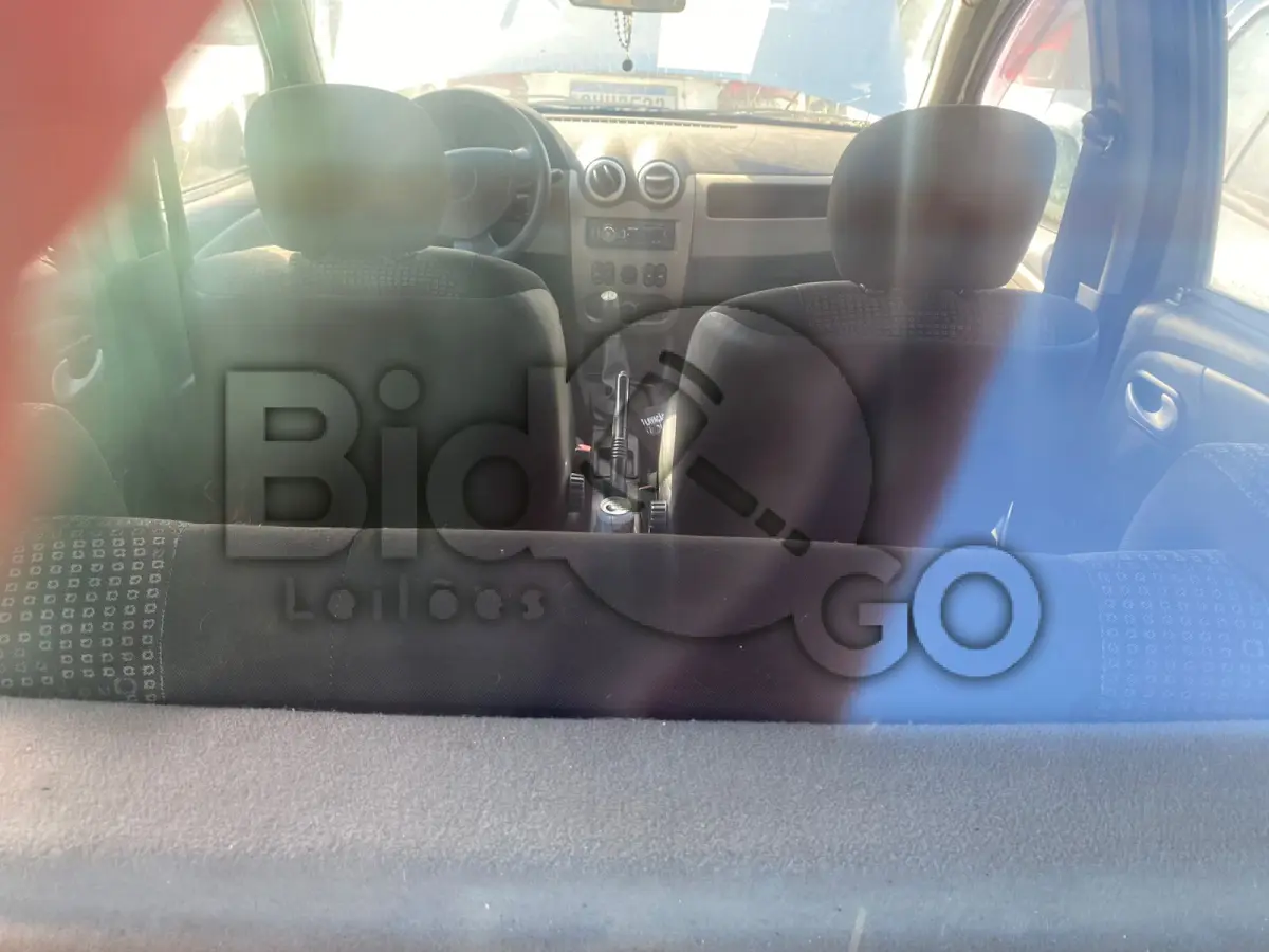 LOTE 010 - Espécie: PASSAGEIRO / Marca: RENAULT / Modelo: SANDERO EXP1016V / Placa: EPY5981 / UF: SP / Município: Praia Grande / Ano fabricação: 2010 / Ano modelo: 2011 / Cor: PRATA / Chassi: 93YBSR7RHBJ678305 / Motor: D4DH760Q137213 / RENAVAM: 266198295