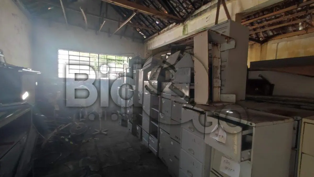 LOTE 007 - Arquivos de aço, prateleiras de metal, armários(racks) de informática, extintores, fogões industriais, ventiladores e outros.