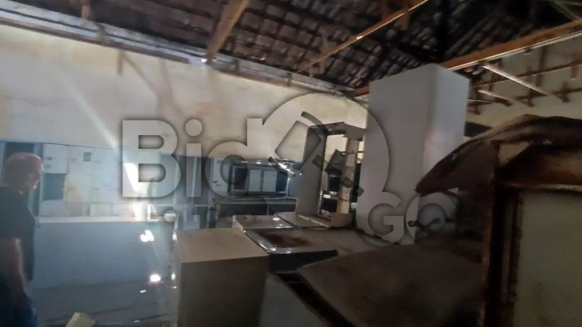 LOTE 007 - Arquivos de aço, prateleiras de metal, armários(racks) de informática, extintores, fogões industriais, ventiladores e outros.