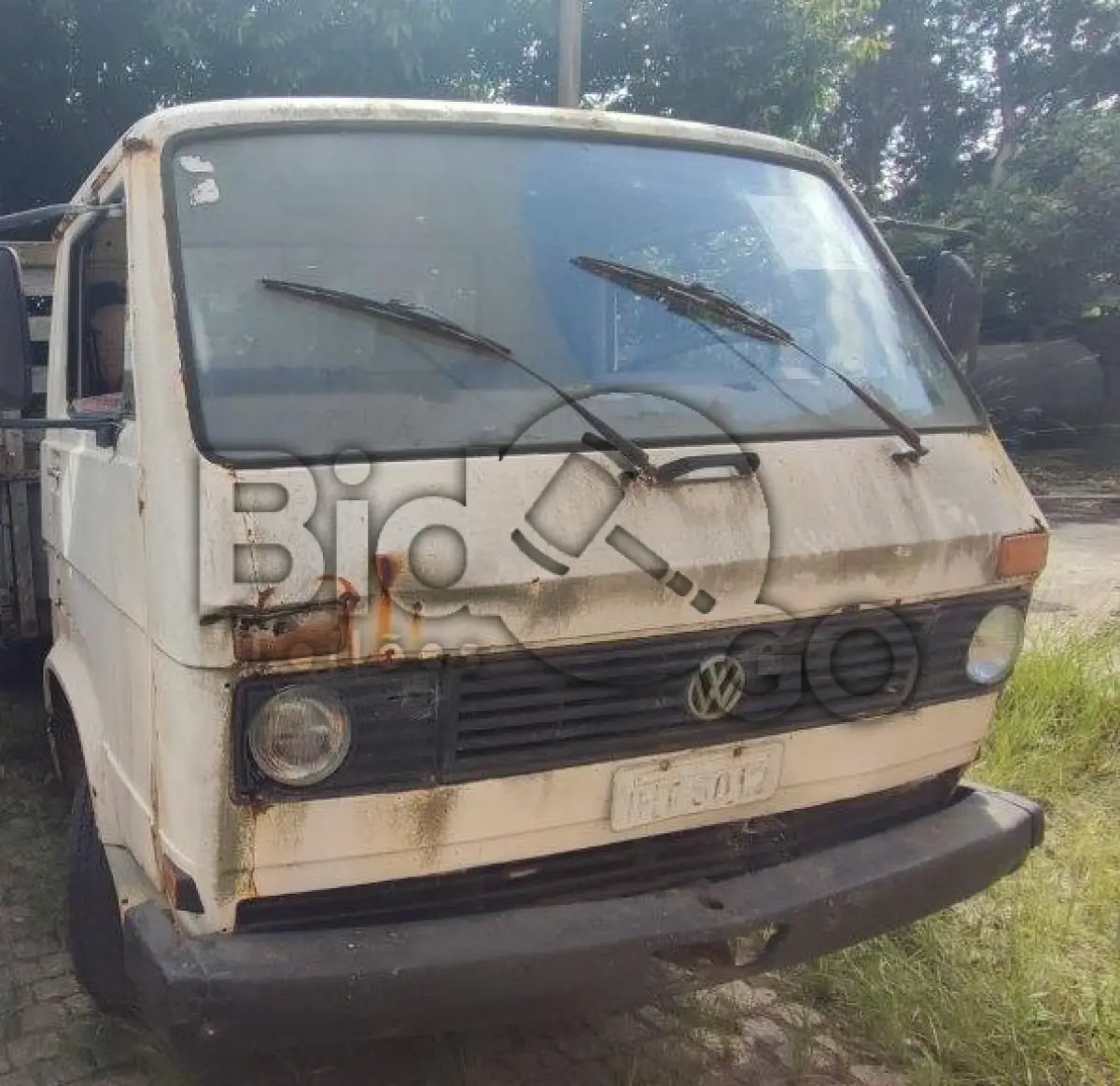 LOTE 024 - CAMINHÃO VW 6.80 - Carroceria, Placa: IHT-5012, Ano/Modelo: 1982/1982, Renavam: 578111845, Chassi: V003315 - C/ motor.