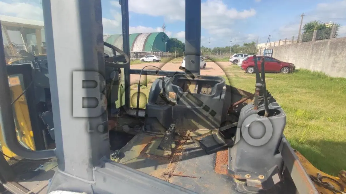 LOTE 014 - JCB Retroescavadeira-MO JCB214E, Placa: IOA0589, Ano/Modelo: 2007/2007, Renavam: 564573817, Motor Desmontado Sem Número.