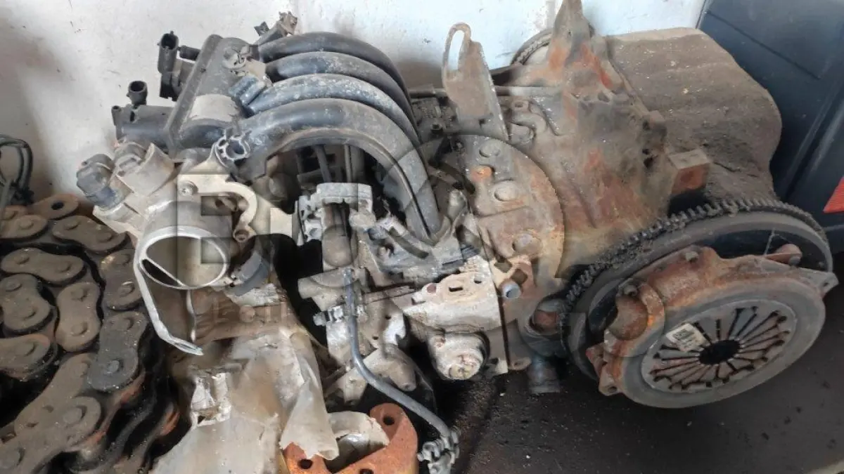 LOTE 010 - Motores no estado de conservação em que se encontram, sem origem:, Motor VW de Kombi 1600cc, Motor FIAT Fire Flex 1000cc, Motor MWM 6 cilindros, Motor 6 cilindros (Maq. CAT).