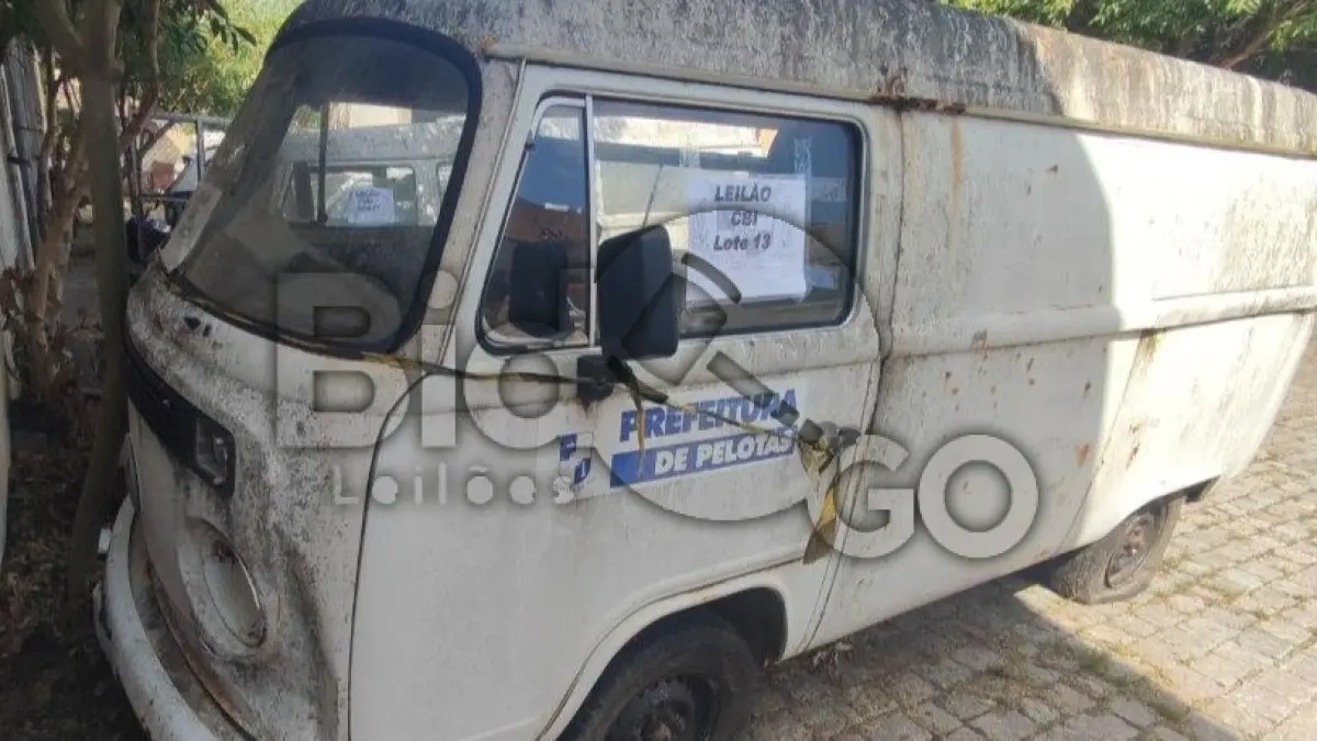 LOTE 013 - VW Kombi, Placa: IIQ4307, Ano/Modelo: 1998/1999, Renavam: 711761256, S/ MOTOR.