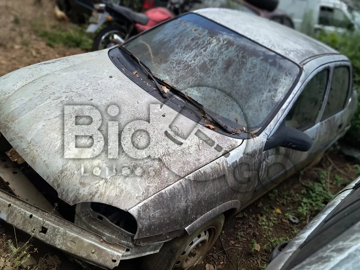 LOTE 003 - Espécie: PASSAGEIRO / Marca: GM / Modelo: CORSA CLASSIC / Placa: MCP8387 / UF: RS / Município: Canela / Ano fabricação: 2003 / Ano modelo: 2004 / Cor: PRATA / Chassi: 9BGSB19X04B120326 / Motor: 1U0005090 / RENAVAM: 00812134036