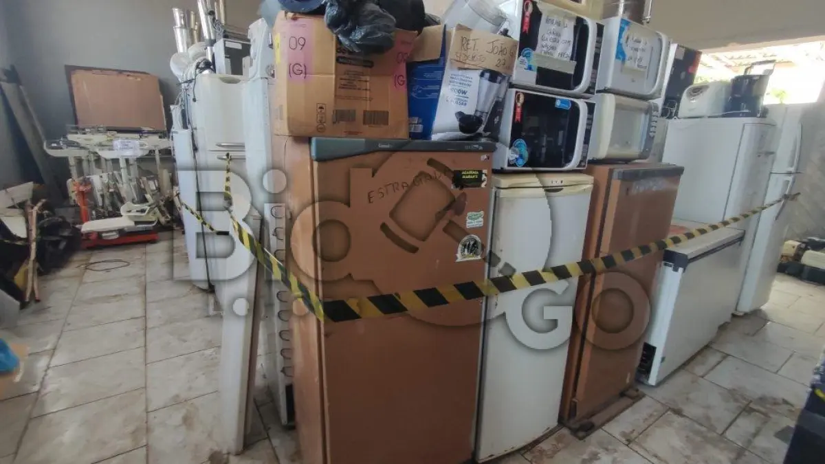 LOTE 001 - Linha Branca: Geladeiras, Freezers, Bebedouros, Máquinas de lavar roupas, Secadoras, Micro-ondas, Batedeiras e Liquidificadores diversos domésticos e industriais, Cafeteiras, Espremedores de frutas.