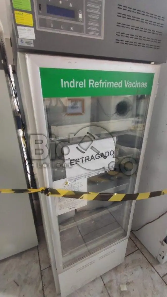 LOTE 005 - Câmara Fria desmontada, Freezers de vacinas.