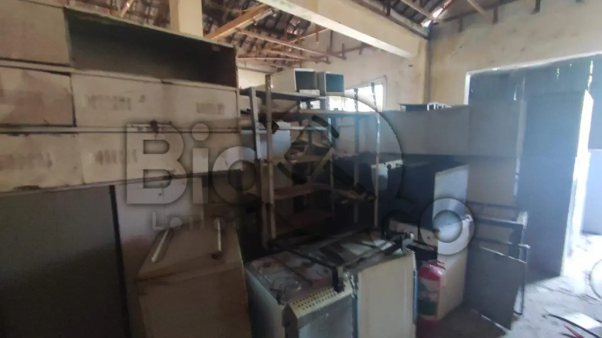 LOTE 007 - Arquivos de aço, prateleiras de metal, armários(racks) de informática, extintores, fogões industriais, ventiladores e outros.