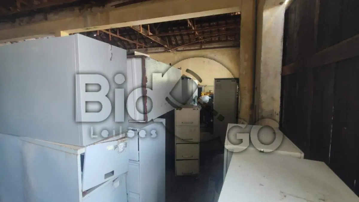 LOTE 007 - Arquivos de aço, prateleiras de metal, armários(racks) de informática, extintores, fogões industriais, ventiladores e outros.