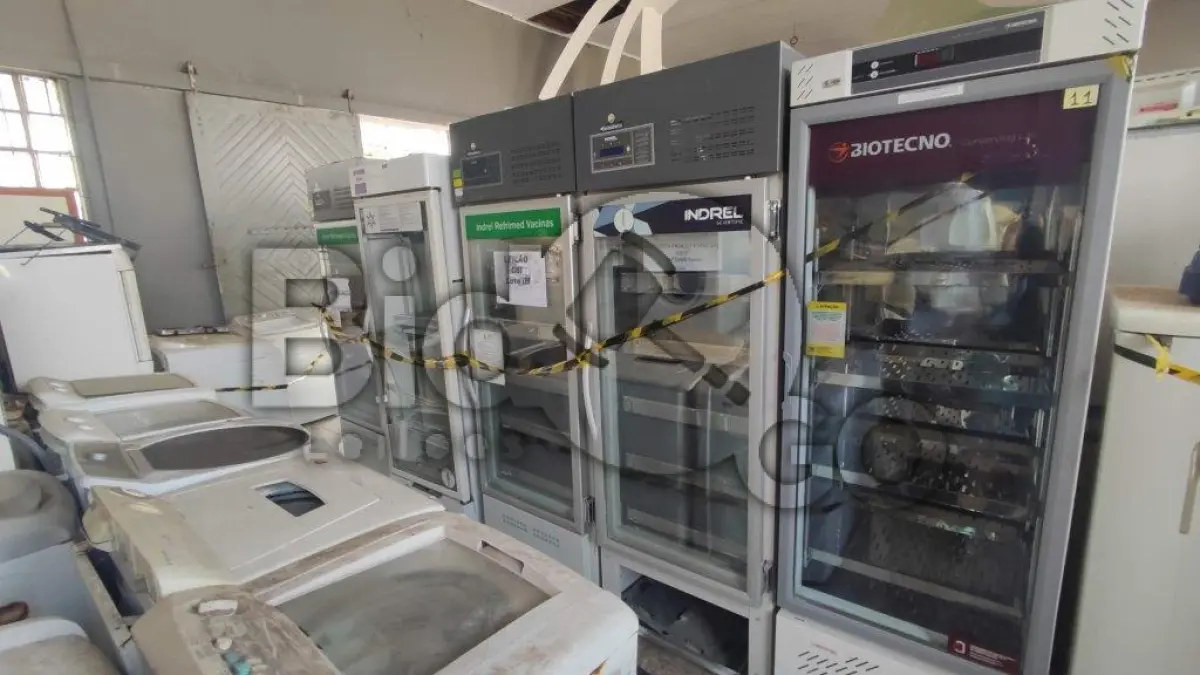 LOTE 005 - Câmara Fria desmontada, Freezers de vacinas.