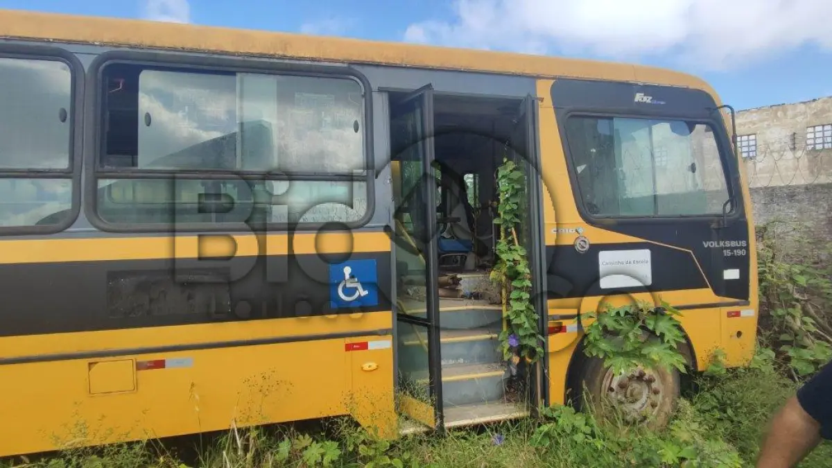 LOTE 025 - ONIBUS VW 15.190 - Placa: IRS-7671, Ano/Modelo: 2011/2011, Renavam: 307397319, Chassi: 9532882W7BR135374 - C/ motor - S/ caixa de câmbio.