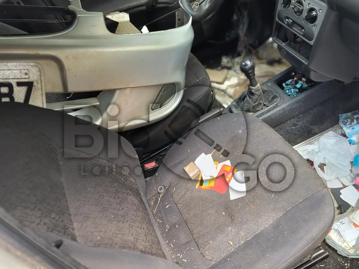 LOTE 003 - Espécie: PASSAGEIRO / Marca: GM / Modelo: CORSA CLASSIC / Placa: MCP8387 / UF: RS / Município: Canela / Ano fabricação: 2003 / Ano modelo: 2004 / Cor: PRATA / Chassi: 9BGSB19X04B120326 / Motor: 1U0005090 / RENAVAM: 00812134036