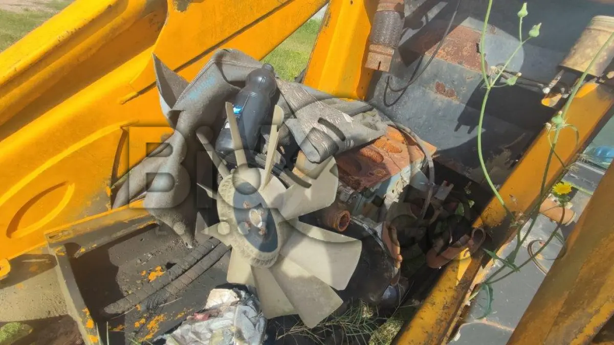 LOTE 014 - JCB Retroescavadeira-MO JCB214E, Placa: IOA0589, Ano/Modelo: 2007/2007, Renavam: 564573817, Motor Desmontado Sem Número.
