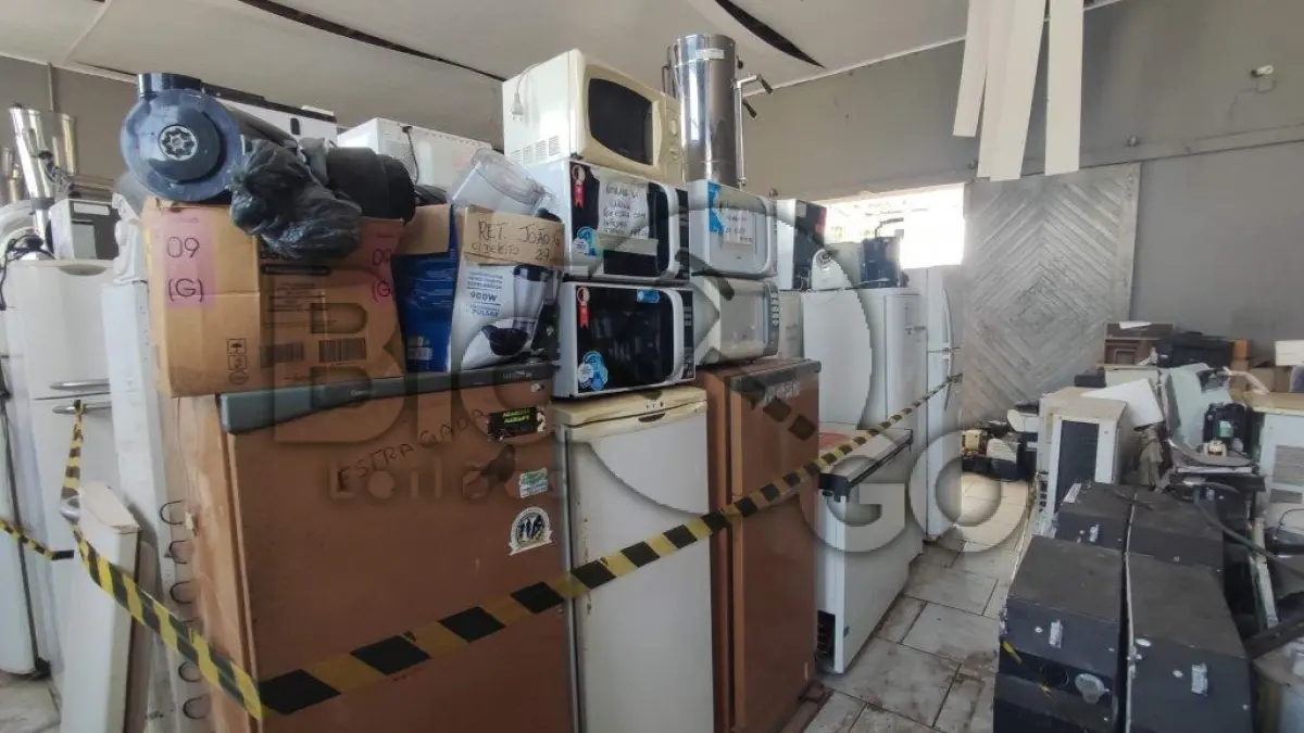 LOTE 001 - Linha Branca: Geladeiras, Freezers, Bebedouros, Máquinas de lavar roupas, Secadoras, Micro-ondas, Batedeiras e Liquidificadores diversos domésticos e industriais, Cafeteiras, Espremedores de frutas.