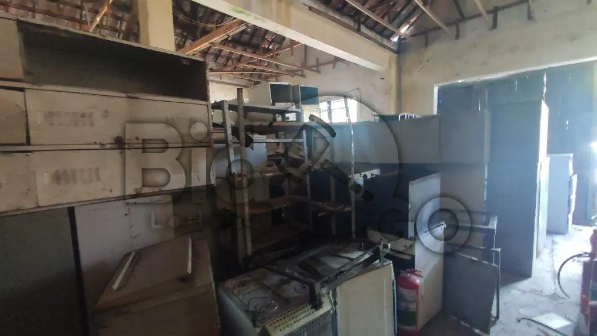 LOTE 007 - Arquivos de aço, prateleiras de metal, armários(racks) de informática, extintores, fogões industriais, ventiladores e outros.