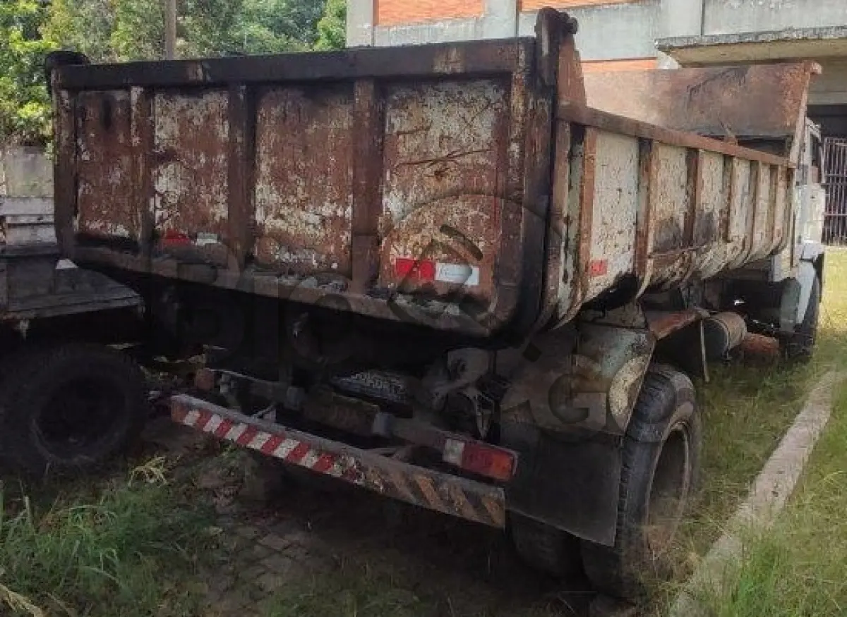 LOTE 023 - CAMINHÃO VW 11.130 – Caçamba, Placa: IKB-0138, Ano/Modelo: 1985/1985, Renavam: 572215924, Chassi: V019934 - C/ motor.