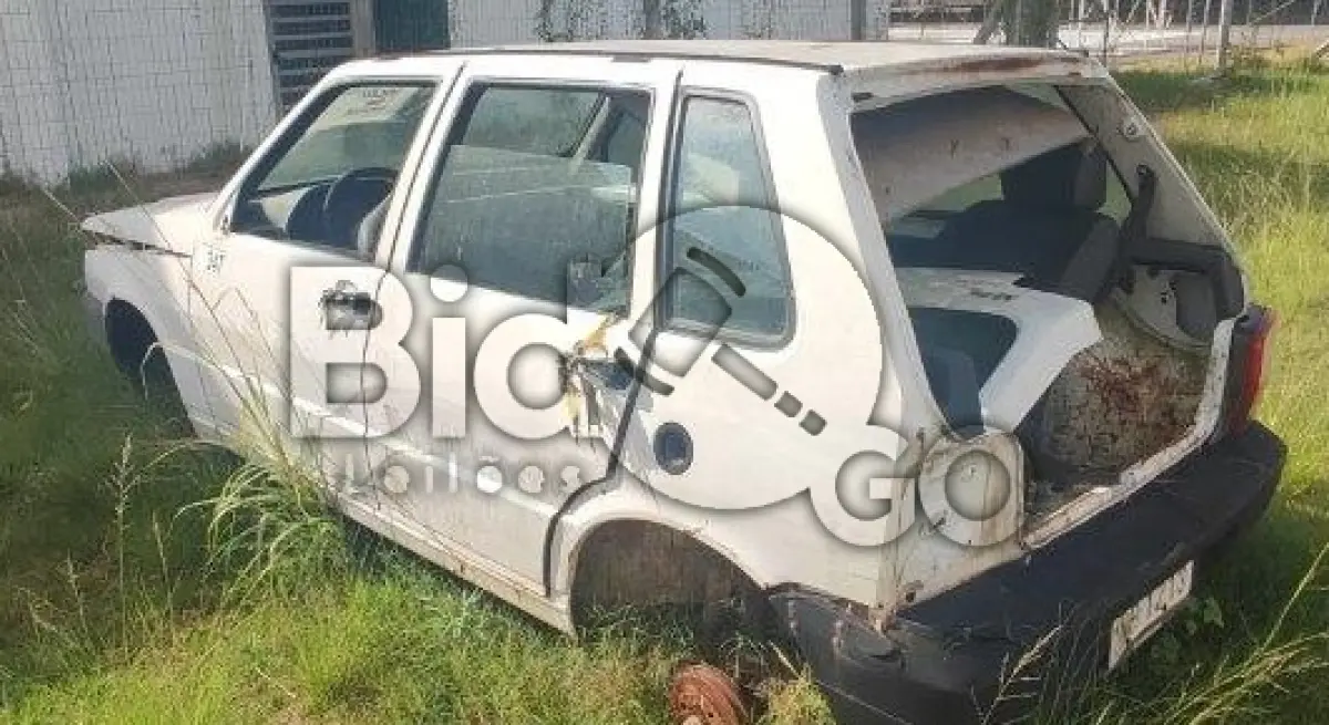LOTE 015 - FIAT Uno Mille Fire Flex, Placa: INB1213, Ano/Placa: 2006/2006, Renavam: 881610747,C/ motor aberto.