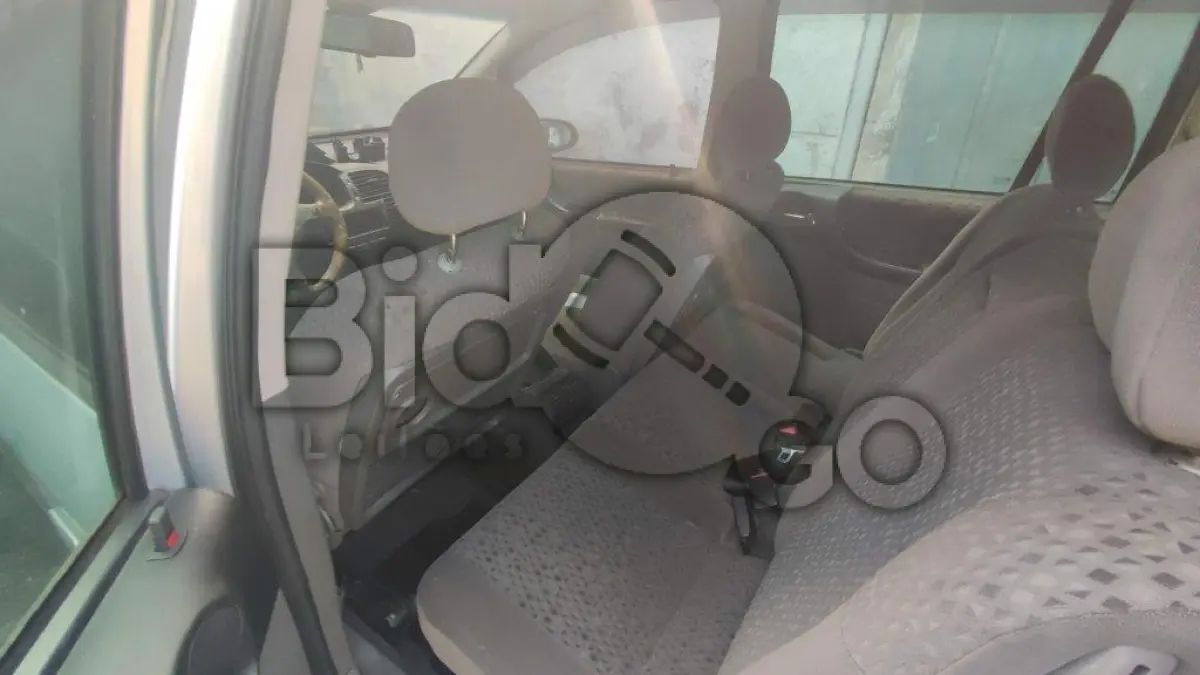 LOTE 018 - GM Zafira Elegance, Placa: IZP2012, Ano/Modelo: 2009/2010, Renavam: 179872842, C/ motor.