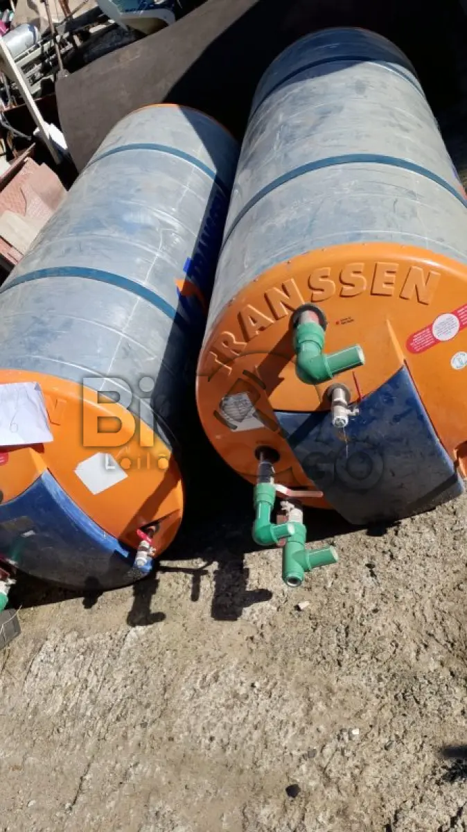 LOTE 006 - Composto por dois tanques de aquecedor solar capacidade de 800 litros cada um.
