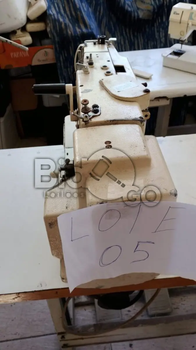 LOTE 005 - Composto por uma Máquina Caseadeira
