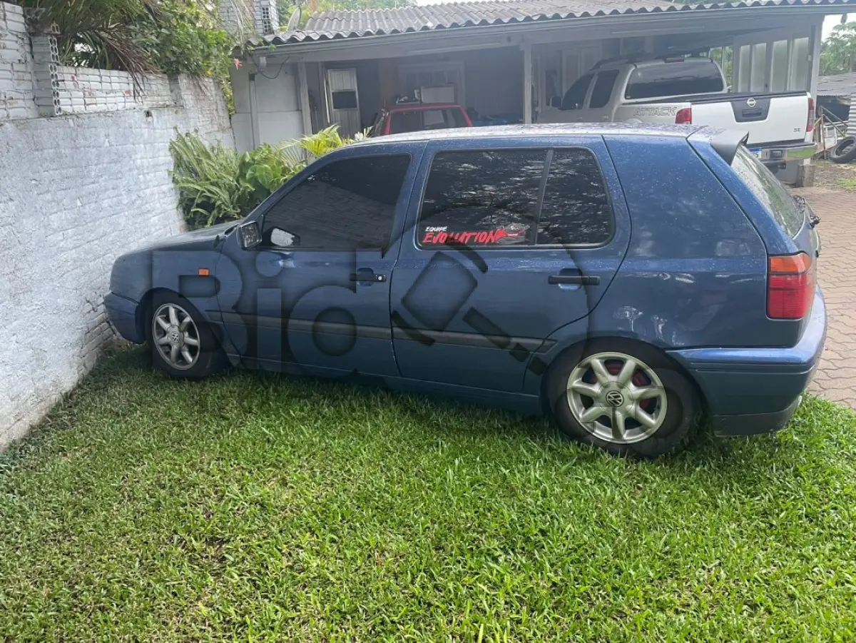 LOTE 014 - IMP/VW GOLF GL, Ano/modelo: 1995/1995, Placa: IDJ8B39, Chassi: WVWCG81H8SW483961, RENAVAM: 638200539, Cor: Azul