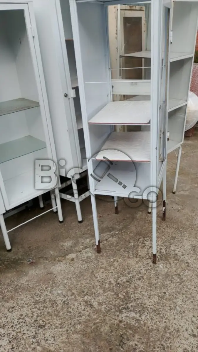 LOTE 009 - Composto por Armários de Ferro.
Arquivos de aço.
