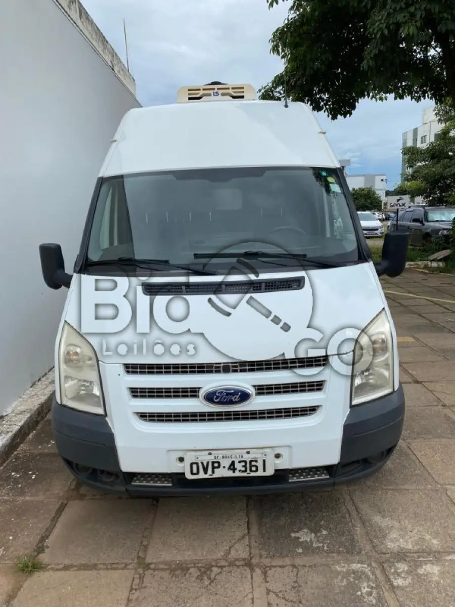 LOTE 003 - CAMINHONETE I/FORD TRANSIT 350L TA, ANO/FAB: 2013/2013