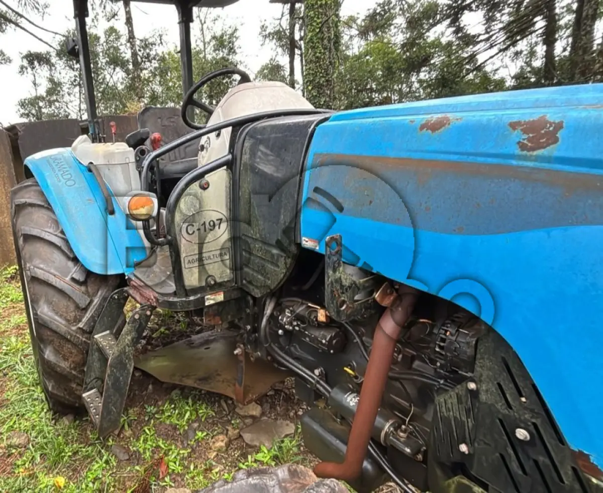 LOTE 004 - TRATOR AGRÍCOLA AGRALE P80 TA 09 / TRA 0010 COR AZUL ANO 2017