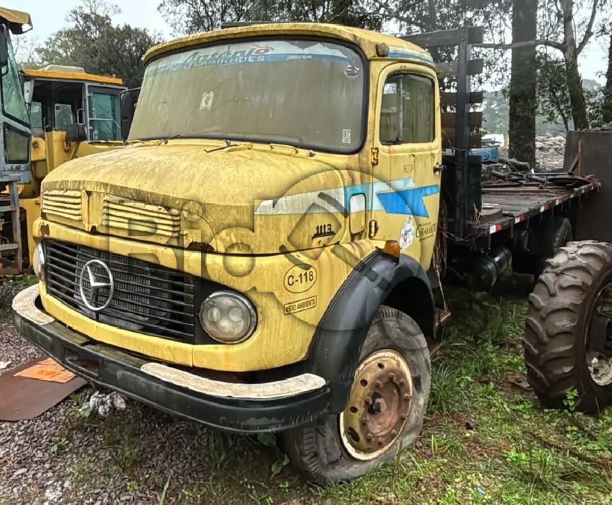 LOTE 007 - SUCATA - CAMINHÃO MERCEDES BENZ L.13, COR AMARELA, ANO 1976