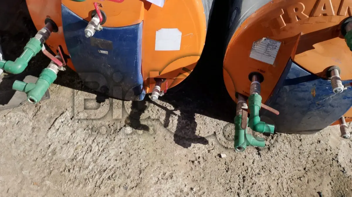 LOTE 006 - Composto por dois tanques de aquecedor solar capacidade de 800 litros cada um.