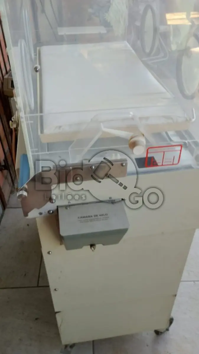 LOTE 002 - Composto por balanças
Berço Neo Natal 