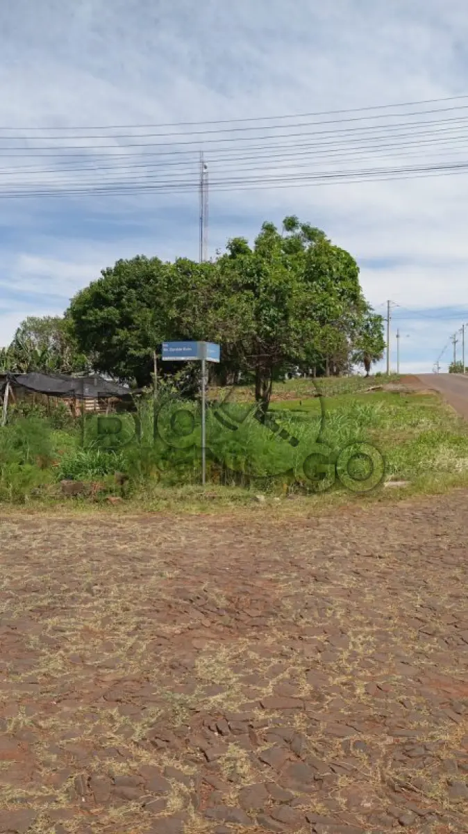 LOTE 022 - Terreno urbano, lote n° 01, quadra n° 123, com área de 270m², matrícula 3.993 na Esquina formada pela Rua Vereador Osvaldo Kuhn e Avenida do Comércio, Centro de São Paulo das Missões, Bom estado de conservação, infraestrutura: pavimentação em pedras inrregulares na Rua Vereador Osvaldo Kuhn e asfalto na Avenida do Comércio
