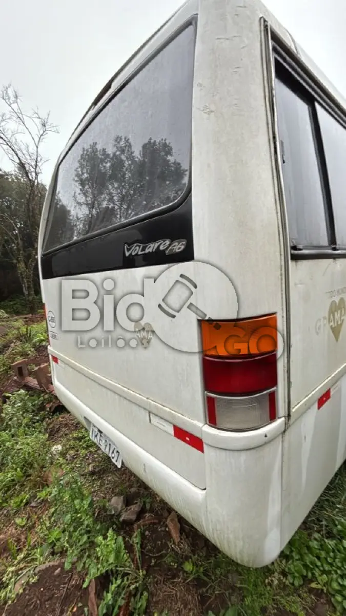 LOTE 005 - MICRO ÔNIBUS MARCOPOLO/ VOLARE LOTACAO COR BRANCA ANO 2001