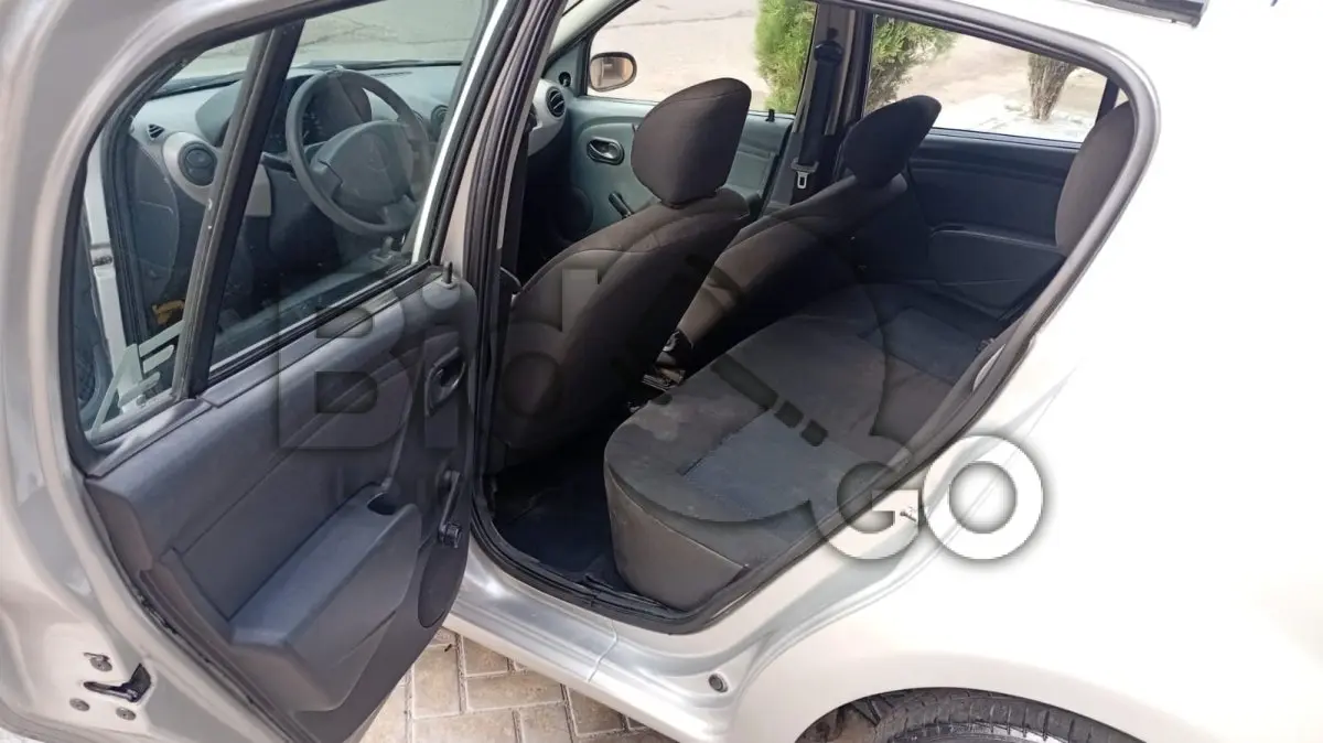 LOTE 010 - RENAULT/SANDERO AUT1016V, Ano/modelo: 2008/2009, Placa: MFR0C34, Chassi: 93YBSR0RH9J100005 ,RENAVAM: 971521859, Cor: Prata