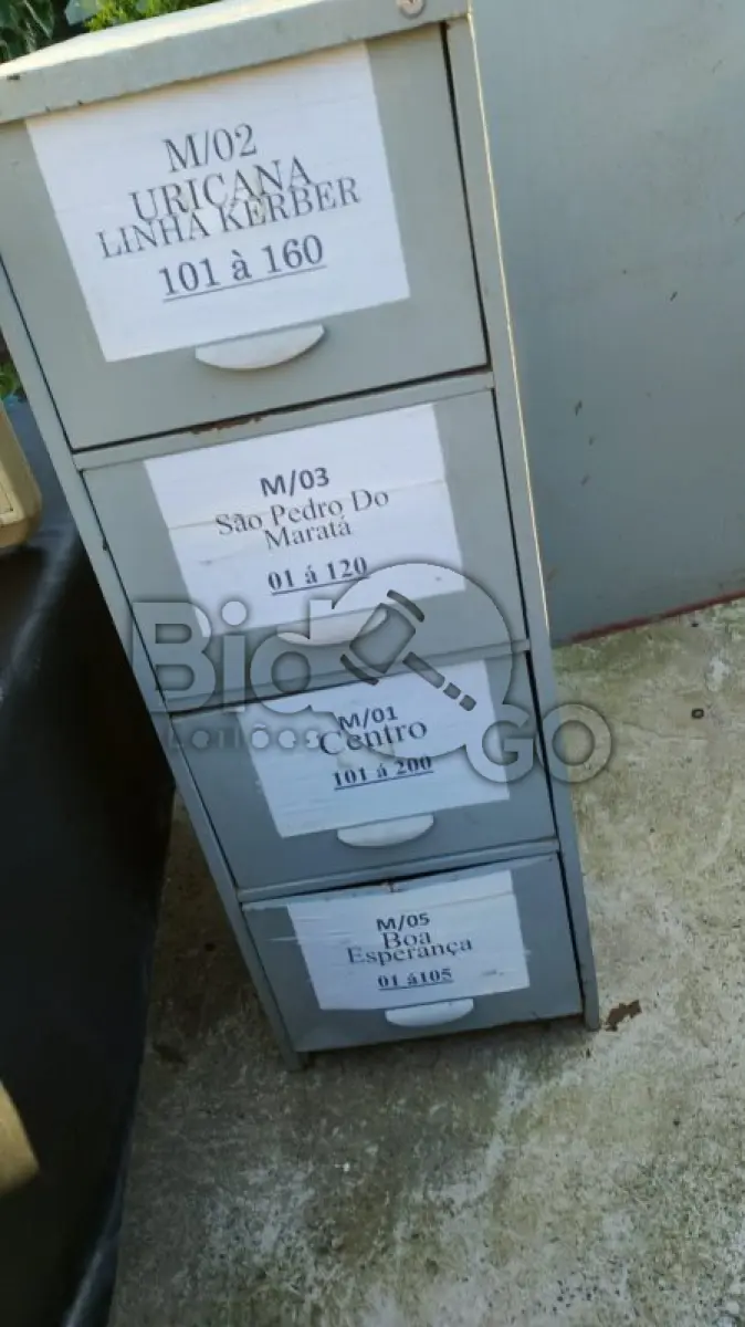 LOTE 009 - Composto por Armários de Ferro.
Arquivos de aço.
